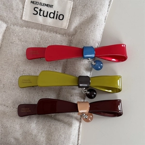 Lot de trois barrettes à cheveux nœud élégantes en résine rouge, olive et brun