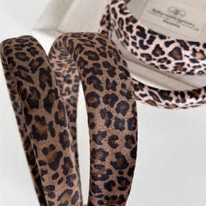 Retro leopard print velvet sponge headband with wide padded design for women