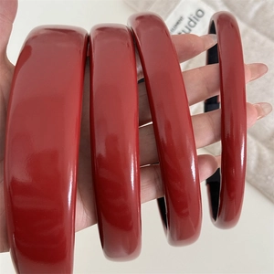 Serre-têtes en cuir rouge vintage en quatre largeurs avec doublure antidérapante