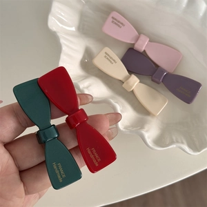 Barrettes à cheveux élégantes en acétate fait main en cinq couleurs dont le rouge