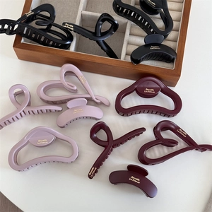 Grandi mollette per capelli opache in bordeaux e viola con scritta logo dorata di lusso