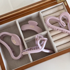 Set di quattro mollette per capelli malva opaco con scritte dorate Barrette La France