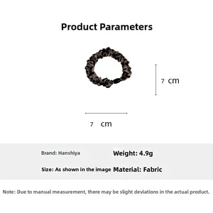 Détail d'un chouchou léopard en tissu avec informations sur la taille de 7cm de diamètre