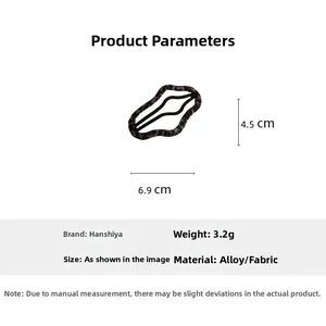 Detailed view of wave leopard hair clip size parameters in 6.9cm x 4.5cm dimension