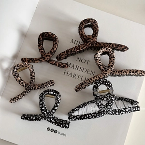 Vintage Leopard Print Fabric Wrapped Hair Claw Clip Large Back Of Head Bun Styling Shark Clip For Women Fashion Hair Accessory