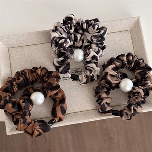 Vintage Leopard Print Hair Scrunchies With Elegant Faux Artificial Pearl Fabric Elastic Hair Ties For Women Daily Fashion Accessories