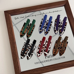 Set of leopard print metal hair clips in six vintage colors for makeup and styling