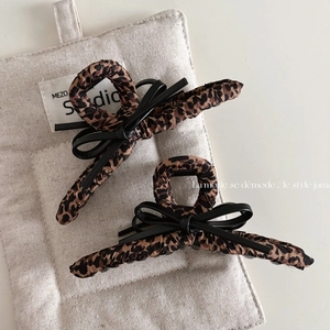 Vintage Leopard Print Fabric Wrapped Hair Claw Clip With Black Leather Bow Retro Large Shark Clip For Women Hair Accessory