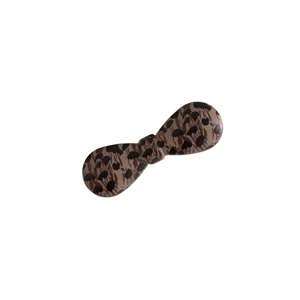 Vintage leopard print bow hair clips made of glossy resin with trendy animal pattern