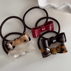 Set di cinque elastici per capelli con fiocco in acetato rosso, marrone e tartarugato