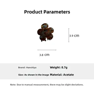 Détail de la pince à cheveux fleur en acétate écaille avec dimensions 3,9 cm par 3,8 cm