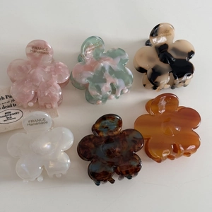 Pinces à cheveux fleurs en acétate chic de couleurs variées, marbre rose et écaille