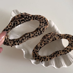 Vintage Acetate Leopard Print Hair Grab Clip Large Hollow Shark Clip For Women Elegant Korean Style Hair Styling Accessory
