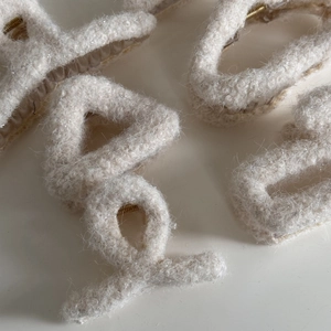 Eleganter cremeweißer Plüsch-Haarclip mit weichem Teddy-Fleece und stabilem Metallverschluss