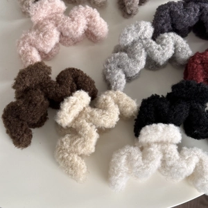 Pinze per capelli ondulate in morbida lana d'agnello, colori assortiti stile elegante