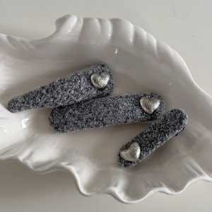 Three-piece set of grey plush heart hair clips on white shell tray with vintage style