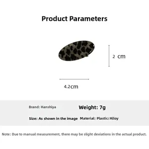 Détail d'une pince à cheveux léopard avec dimensions précises de 4,2 cm sur 2 cm