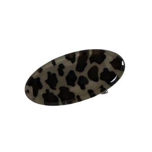 Barrette ovale élégante à motif léopard dans les tons gris et noirs avec fini brillant
