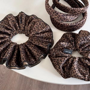 5-piece leopard print hair accessory set with velvet scrunchies and thick headbands