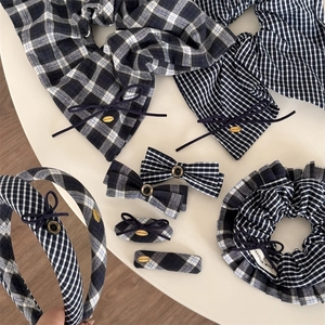 Marineblaues Karo-Haarschmuck-Set mit Stirnband, Schleifenclips und Haargummi im Retro-Stil