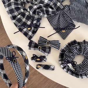 Marineblaues Gingham-Haarschmuck-Set mit Schleifenclips und Stirnband mit Goldakzenten