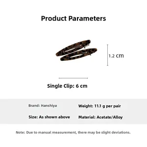 Détail des barrettes à motif léopard en acétate, dimensions de 6 cm sur 1,2 cm