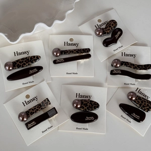 Leopard print and black resin barrette hair clip set with golden metallic accents
