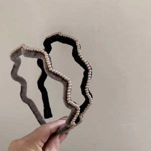Elegant wave-shaped velvet headbands with pearls in black and grey colors for women