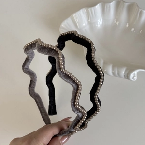 Elegant wave velvet headbands in black and grey with pearls for women's hair styling
