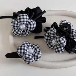 Checkered flower hair clip set with white pearls and vintage pattern hair accessories