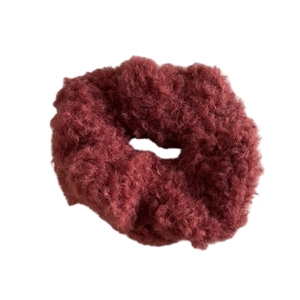 Chouchou en fausse fourrure pelucheuse rouge bordeaux pour coiffures élégantes