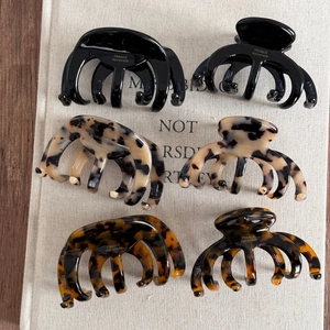 Detailed set of 6 acetate octopus hair claws in black, leopard, and tortoiseshell finish