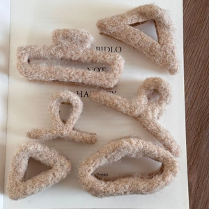 Lot de 6 pinces à cheveux en peluche kaki aux formes géométriques pour femmes