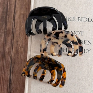 Classic thick acetate octopus hair claws in black and tortoiseshell French style