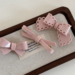 Three-piece set of sweet pink bow hair clips with cream texture and lace details