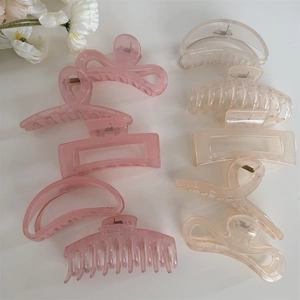 Lot de pinces à cheveux en acrylique rose et champagne aux formes minimalistes variées