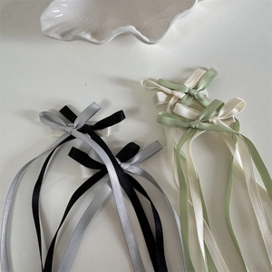 Haarklammern mit langen Satinbändern in Schwarz, Silber, Beige und Grün im Set