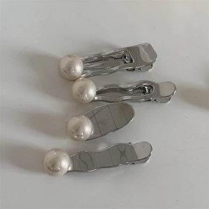 Lot de 4 barrettes à cheveux élégantes en métal argenté avec perles blanches pour femme