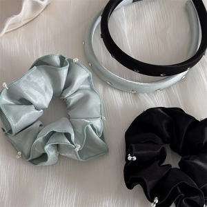 Ensemble chouchou et serre-tête en satin avec perles et strass en vert et noir élégant