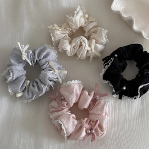 Elegantes Set aus Perlen- und Spitzen-Haargummis in Creme, Blau, Rosa und Schwarz