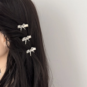 Lot de trois barrettes à cheveux nœud argenté poli au design métallique minimaliste