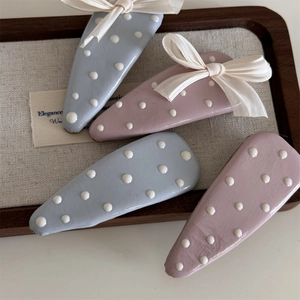 Fermagli per capelli in pelle blu e rosa a pois con eleganti fiocchi