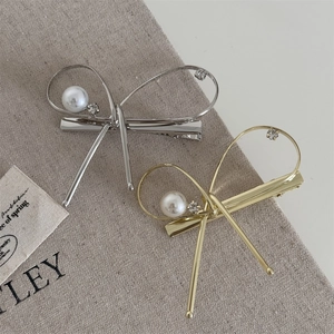 Barrettes à cheveux élégantes avec nœuds dorés et argentés, perles et strass sur lin