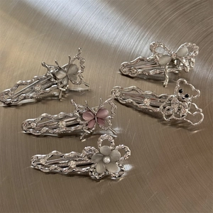 Set de barrettes papillon argentées Y2K avec pierres d'opale et cristaux