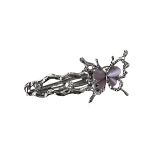 Pince à cheveux papillon argentée Y2K avec métal liquide et accents d'opale violette
