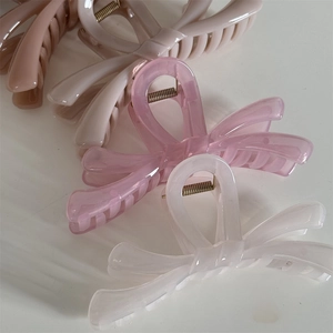 Pinces à cheveux nœud asymétriques en résine gelée aux tons rose et blanc crème