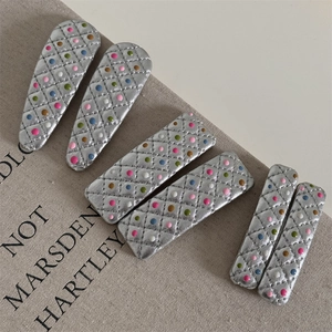 Lot de 6 barrettes en cuir argenté à motif losanges avec pois colorés pour femmes