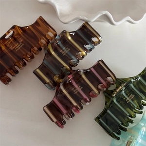 Elegant handmade acetate claw clip set with tortoise and striped patterns for women