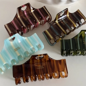 Set of 5 elegant acetate hair claws with striped patterns and heart cutouts for women