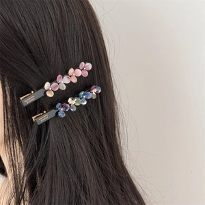 Elegant acetate flower hair clips with gradient petals for women's hairstyling